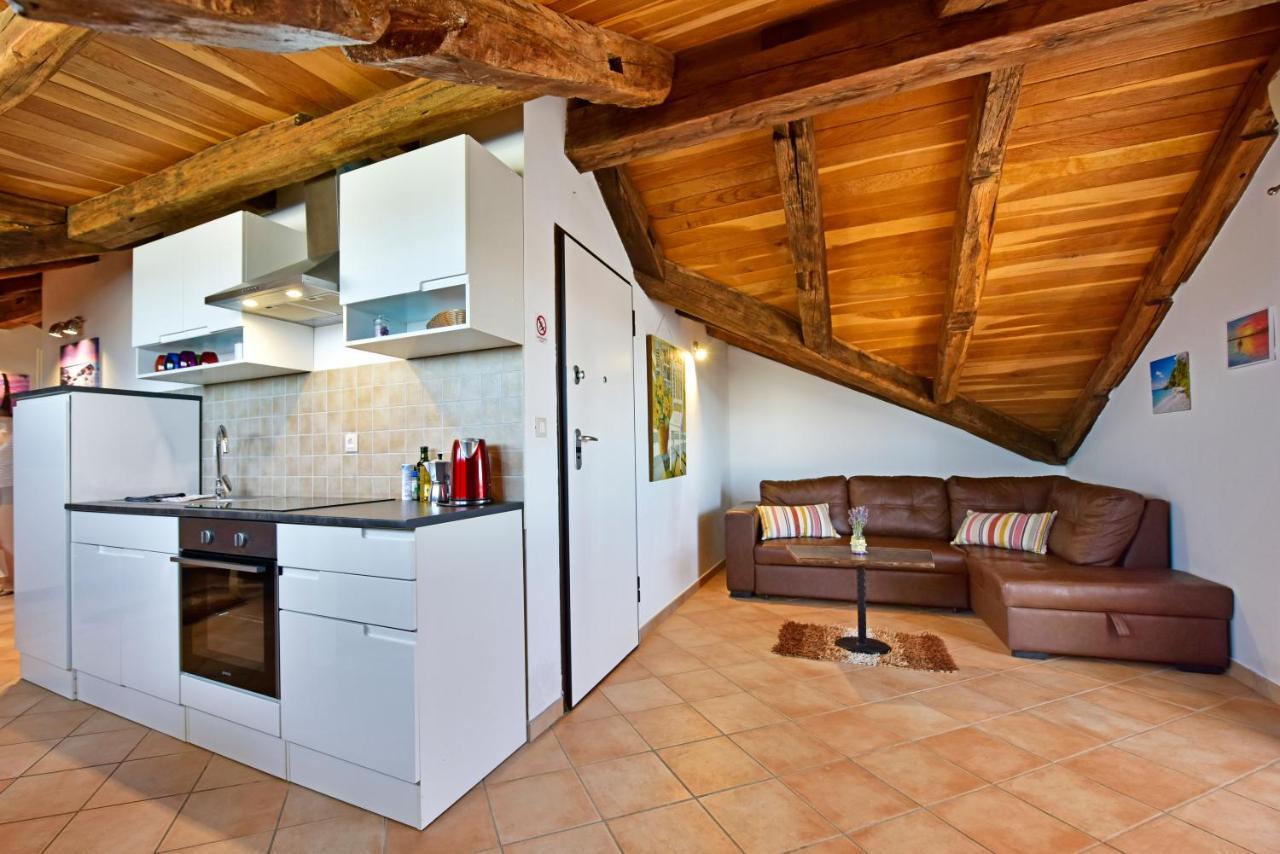 Alavanda - App S Bazenom Porec