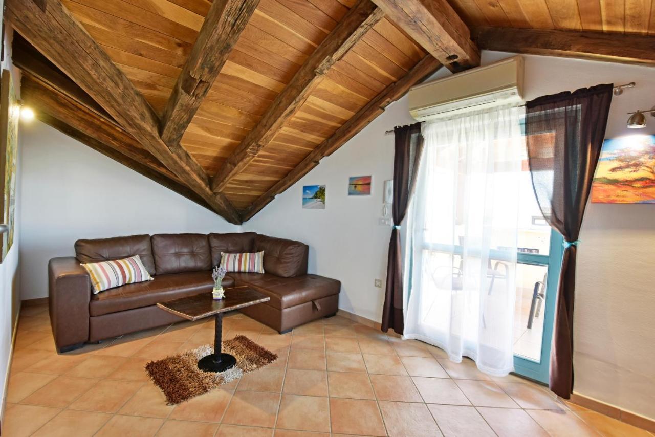 Alavanda - App S Bazenom * Porec